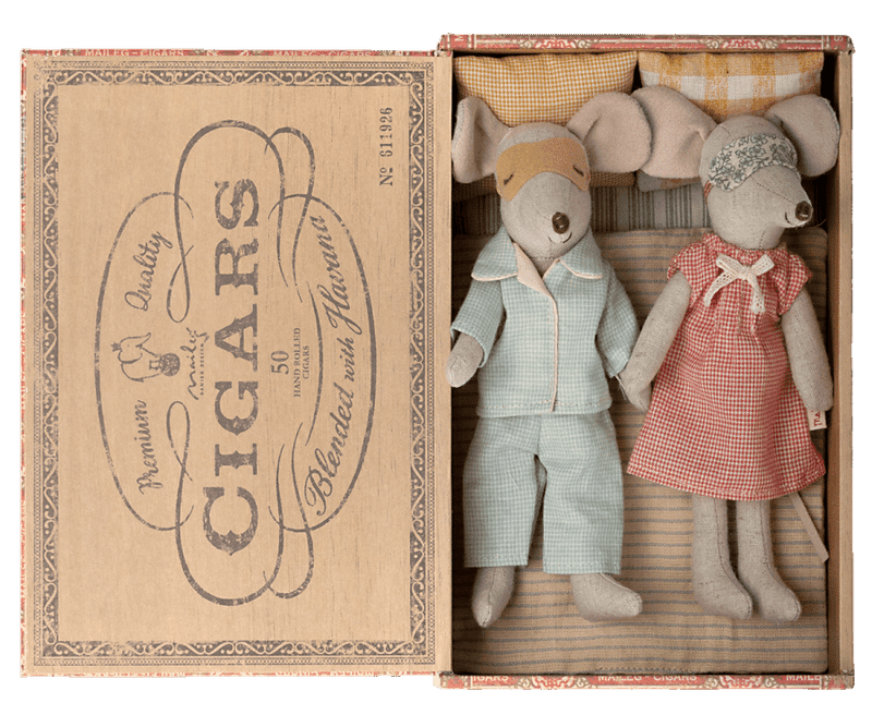 Maileg-Mama and Papa Mice in the Cigar Box Main Image