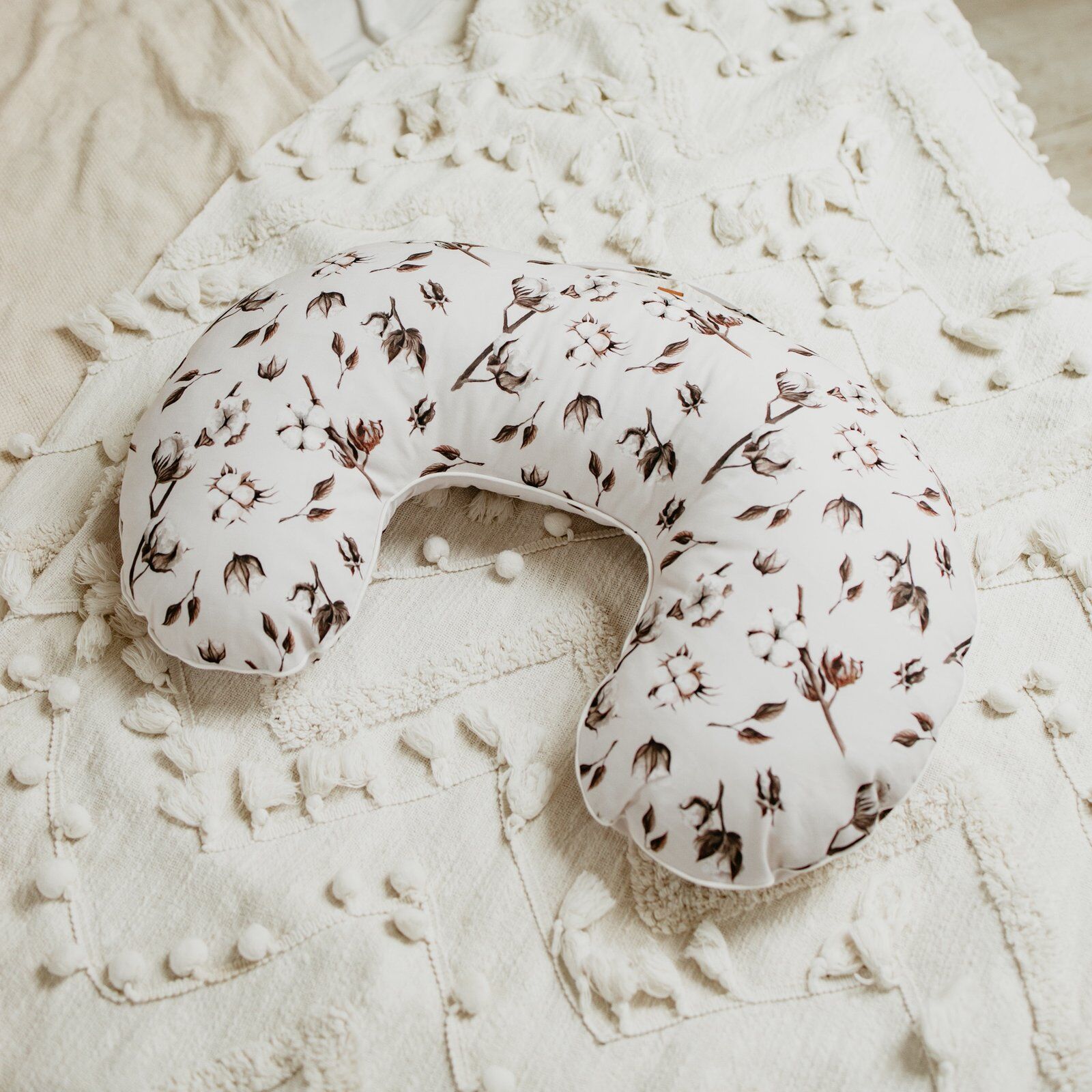 Coussin d'allaitement avec housse amovible, en forme de U | Image principale de Gossypium