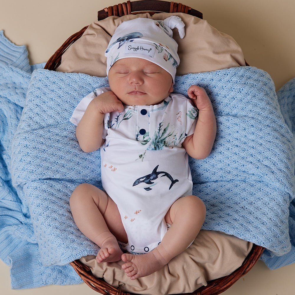 snuggle_hunny_ocean_ss_bodysuit_6_1000x@2x.jpg Ocean Kurzarm Organic Body – Image 1