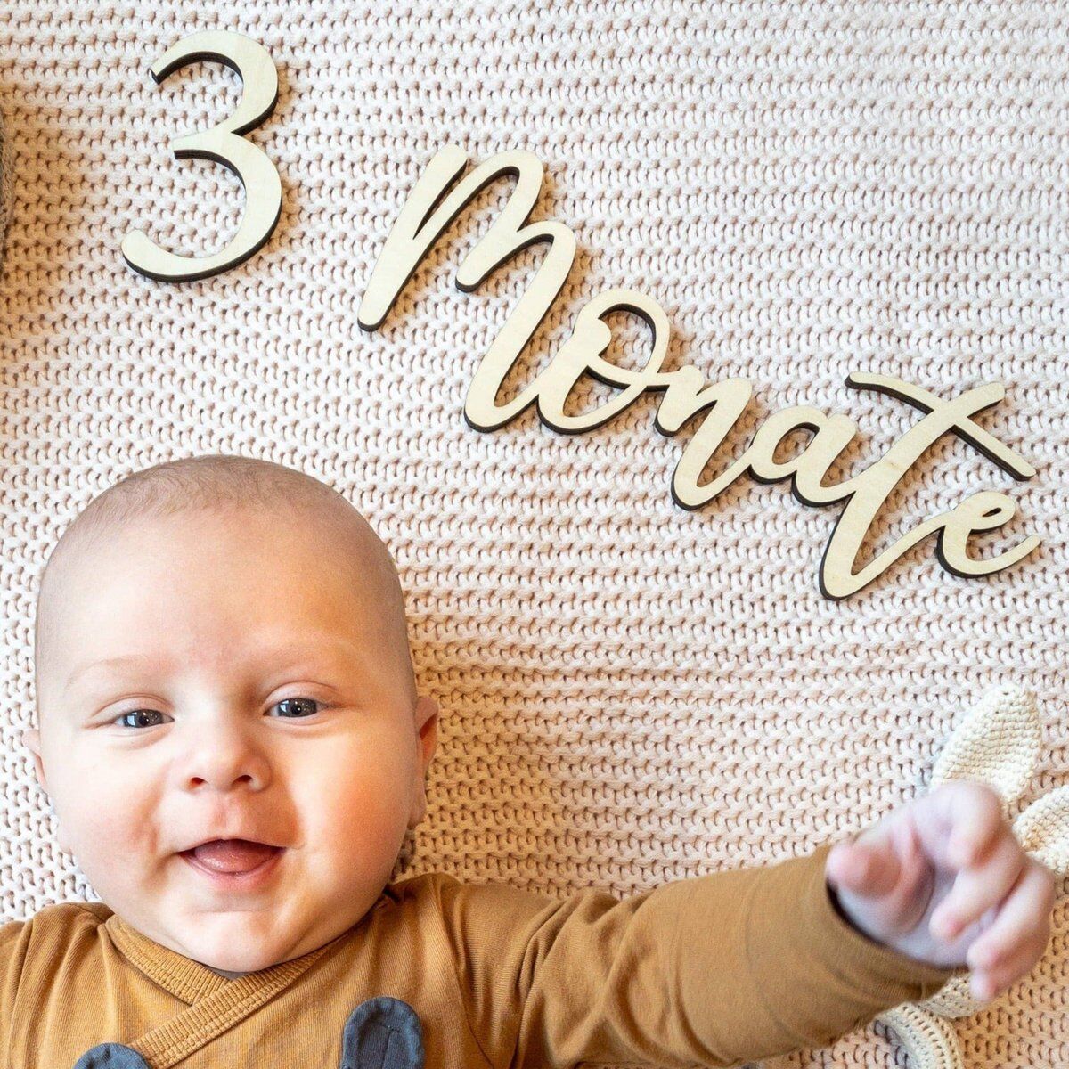 Bébé en bois jalon