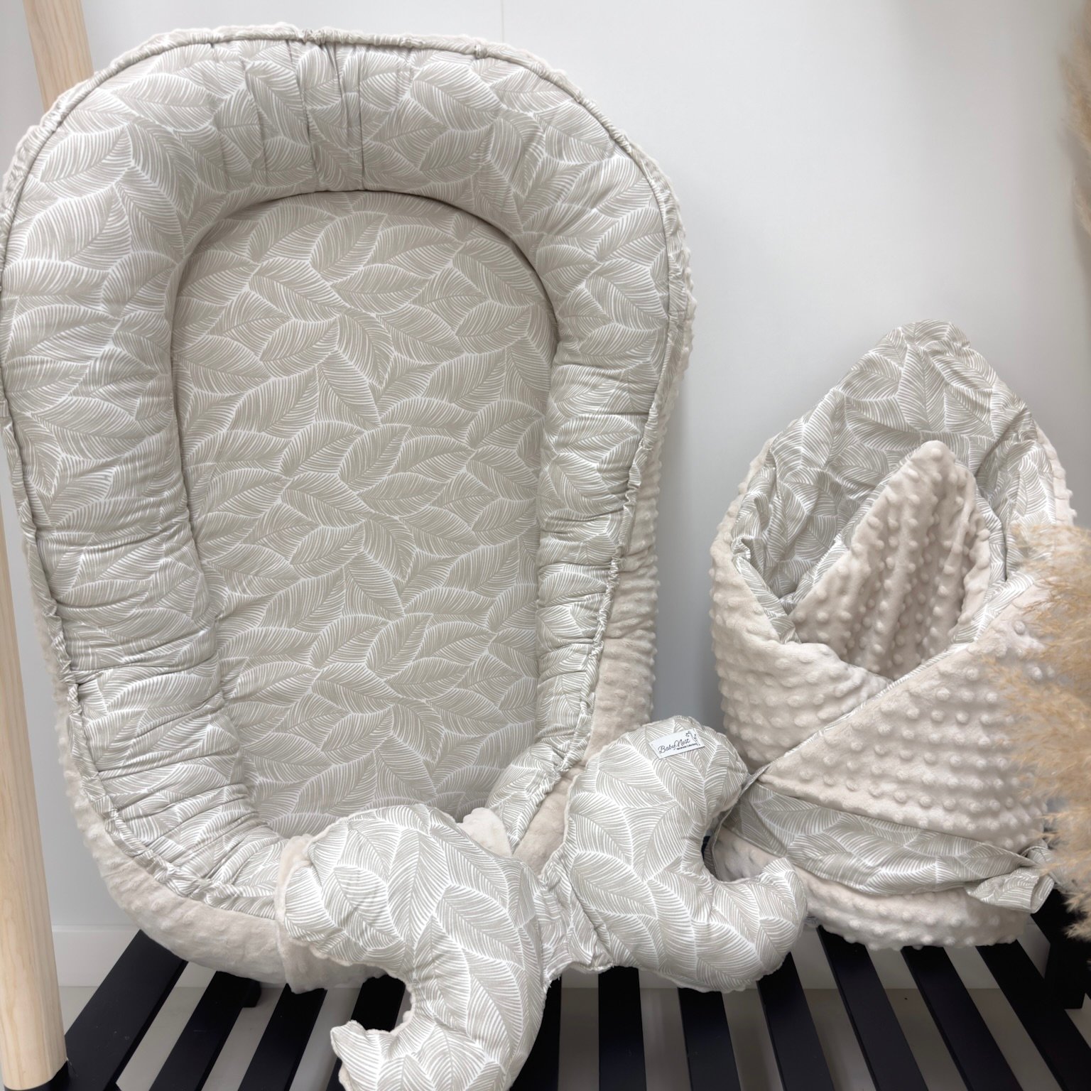 Nid pour bébé Premium, ensemble de 4, motif feuilles bohèmes 25825 Nid pour bébé haut de gamme 4 pièces Boho Leaves (image principale)