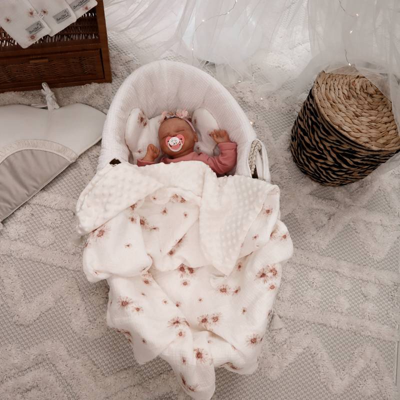 Set of cuddly blanket and pillow | Premium muslin-minky | Daisies main image